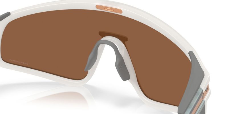 Oakley Latch™ Panel Seek Collection